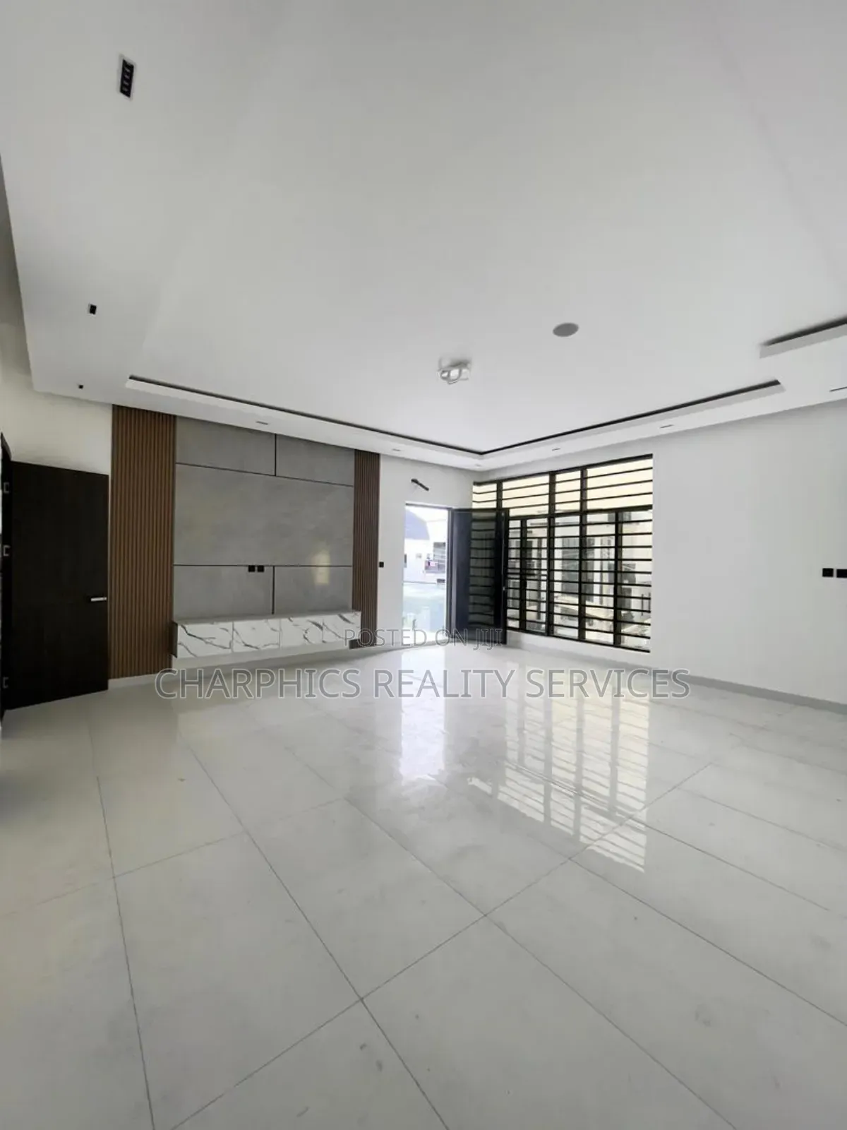 5bdrm Duplex in Lekki Phase 2 for sale