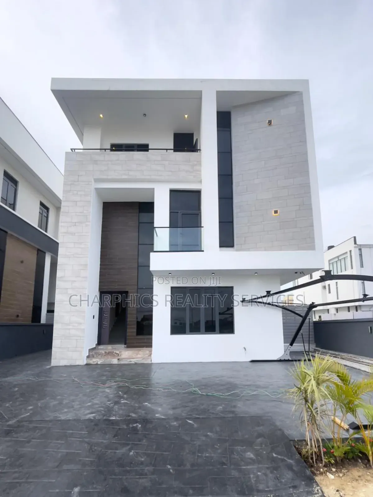 5bdrm Duplex in Ikate for sale