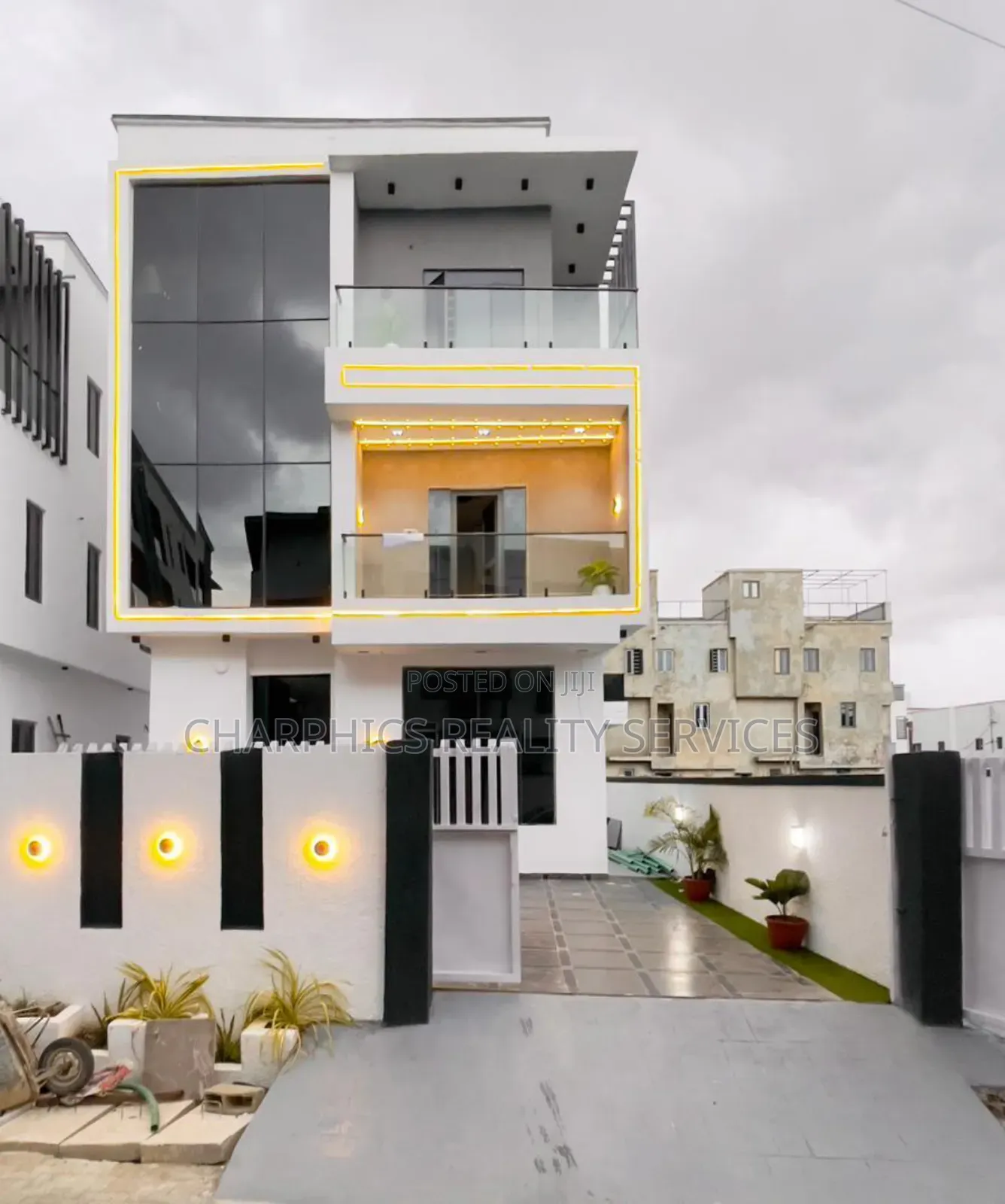 5bdrm Duplex in Ologolo for sale