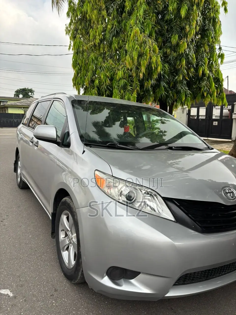 Toyota Sienna LE 8 Passenger 2012 Silver