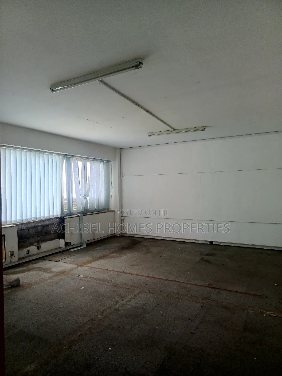 A 31.3 Square Meter Open Office Space at Marina