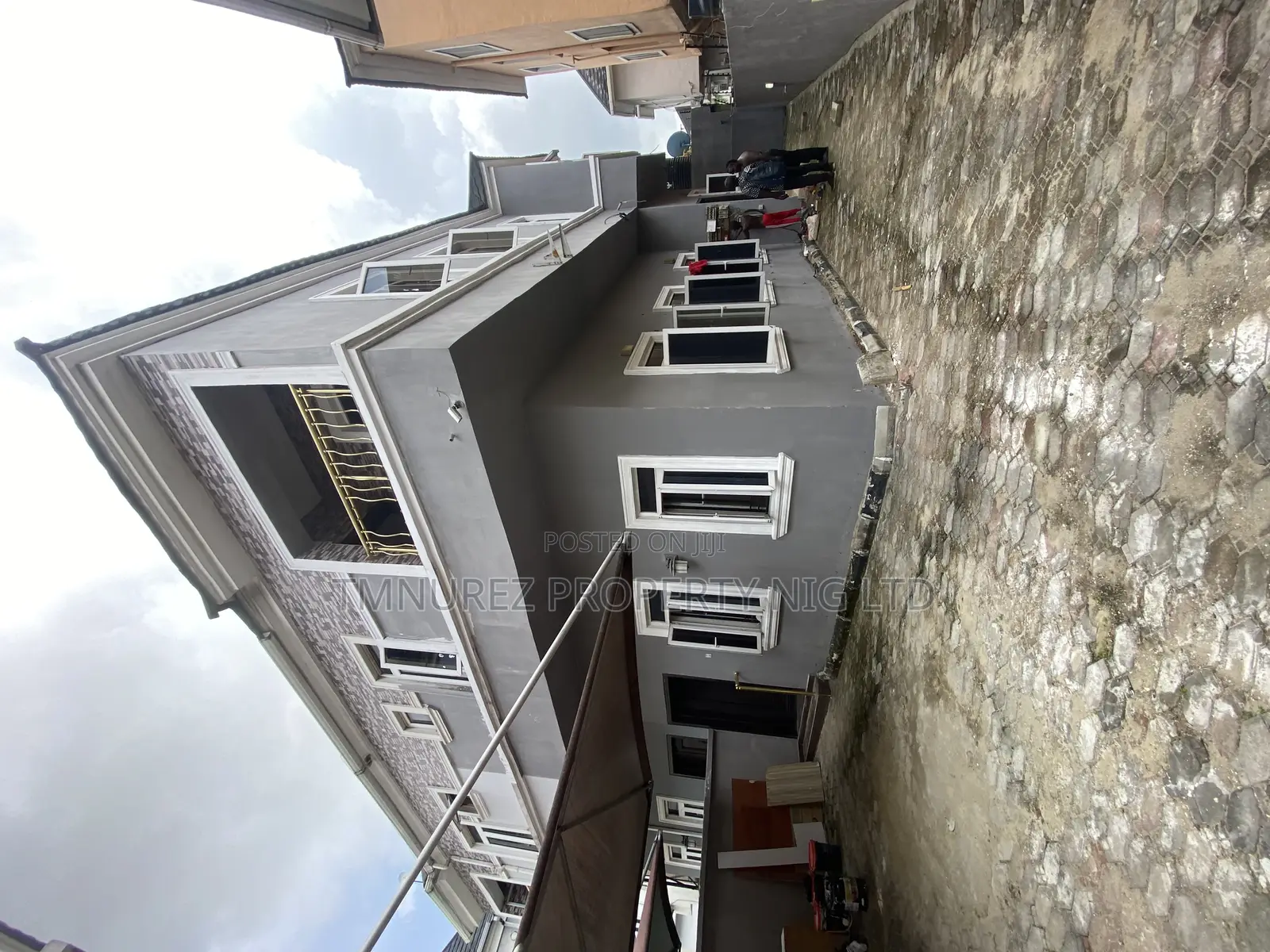 Studio Apartment in Bera Estate, Chevron for rent