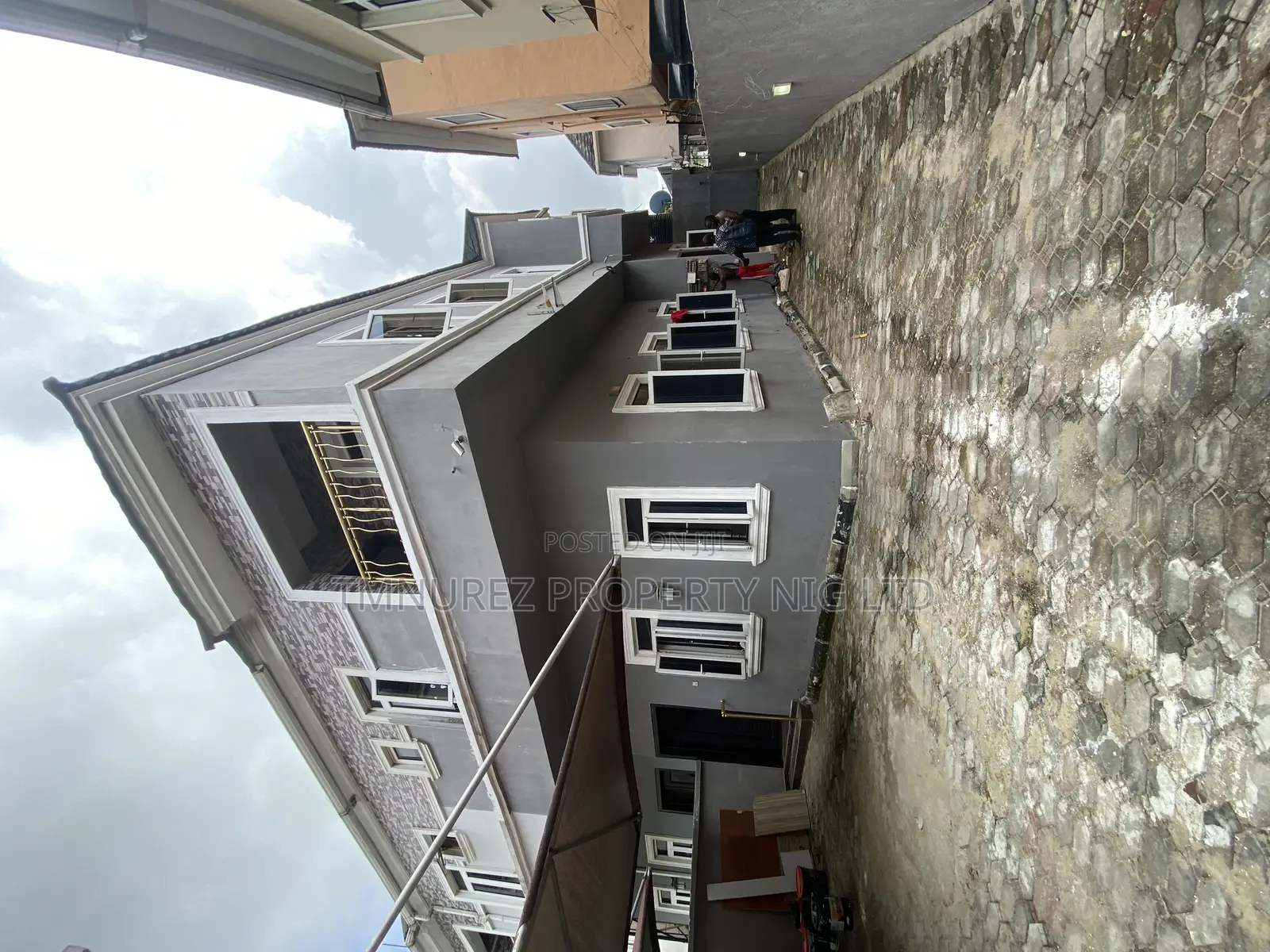 Studio Apartment in Bera Estate, Chevron for rent