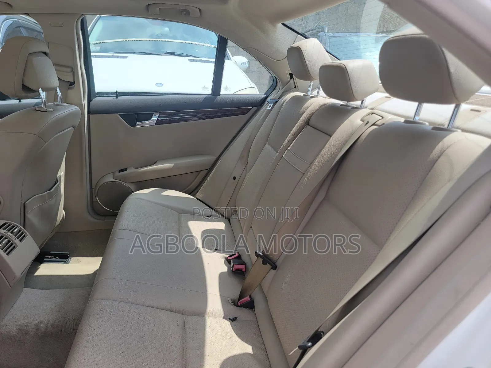 Mercedes-Benz C300 Luxury Sedan AWD (3.0L 6cyl 7A) 2009 White
