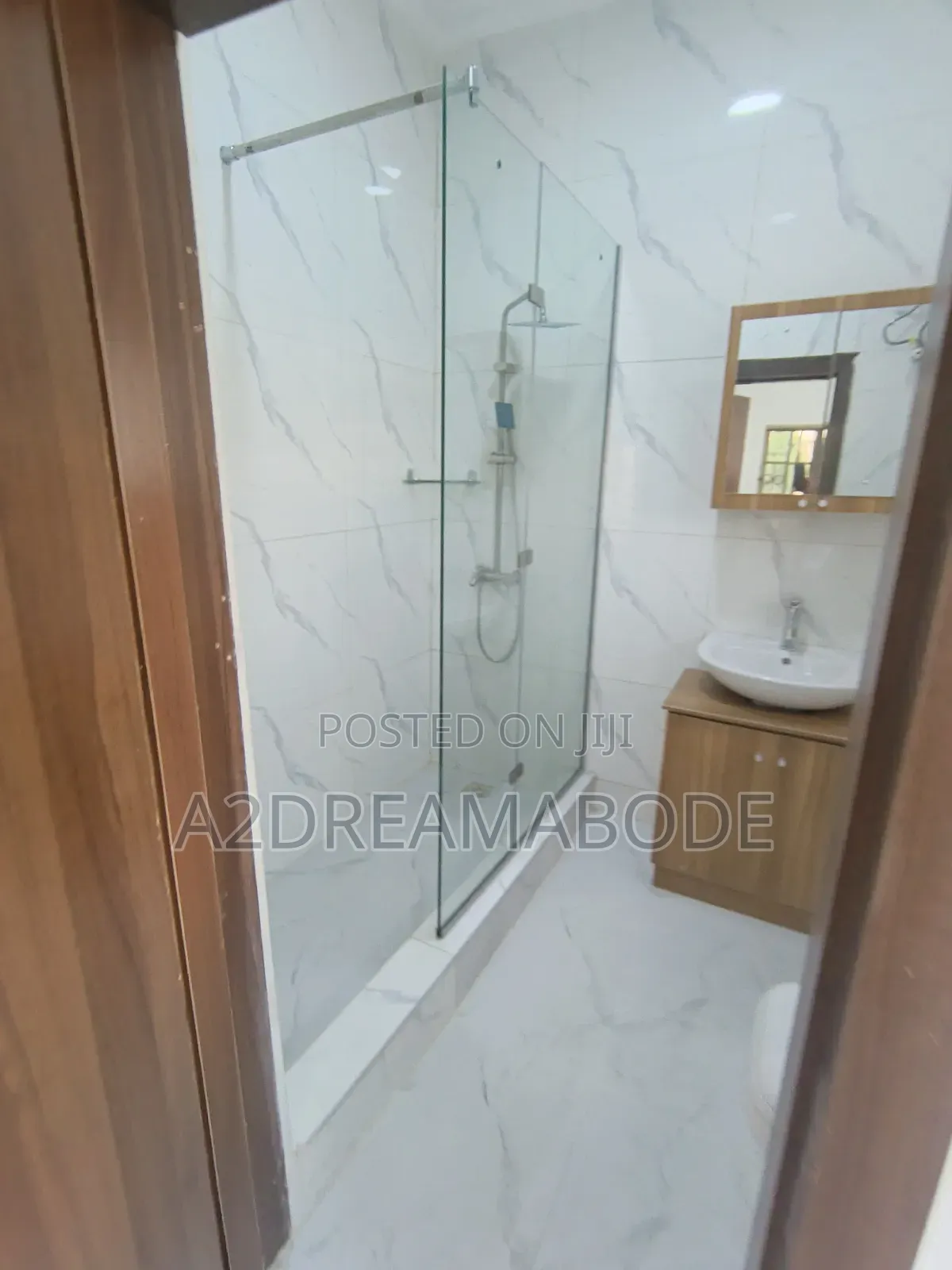 3bdrm Apartment in Ikeja Gra for rent