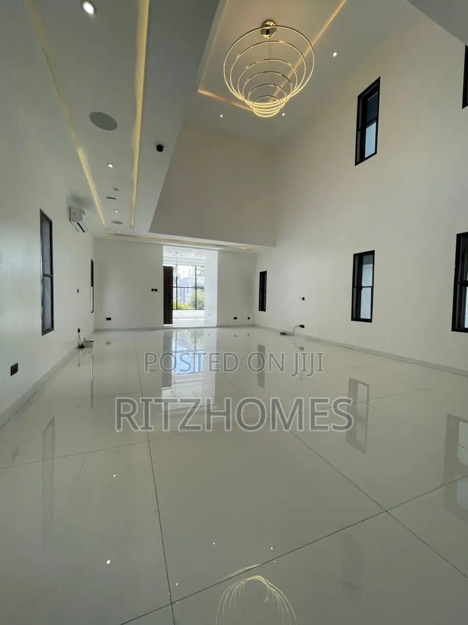 5bdrm Duplex in Lekki Phase 1 for sale