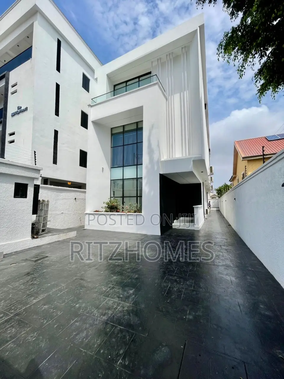 5bdrm Duplex in Lekki Phase 1 for sale