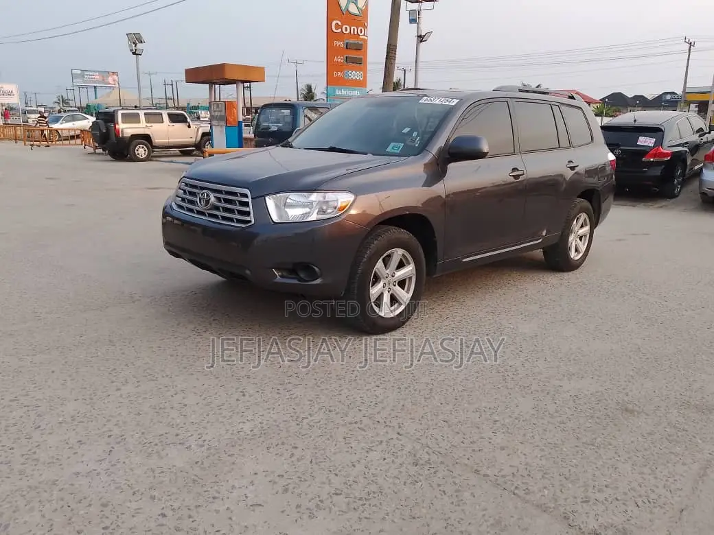 Toyota Highlander SE 2010 Gray