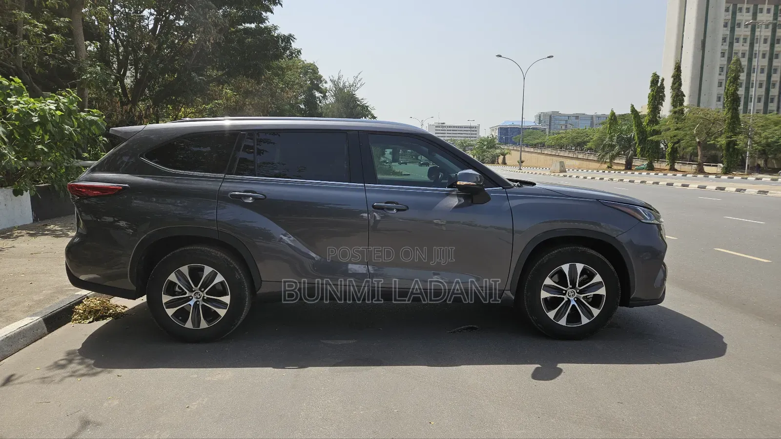 Toyota Highlander XLE 2021 Gray