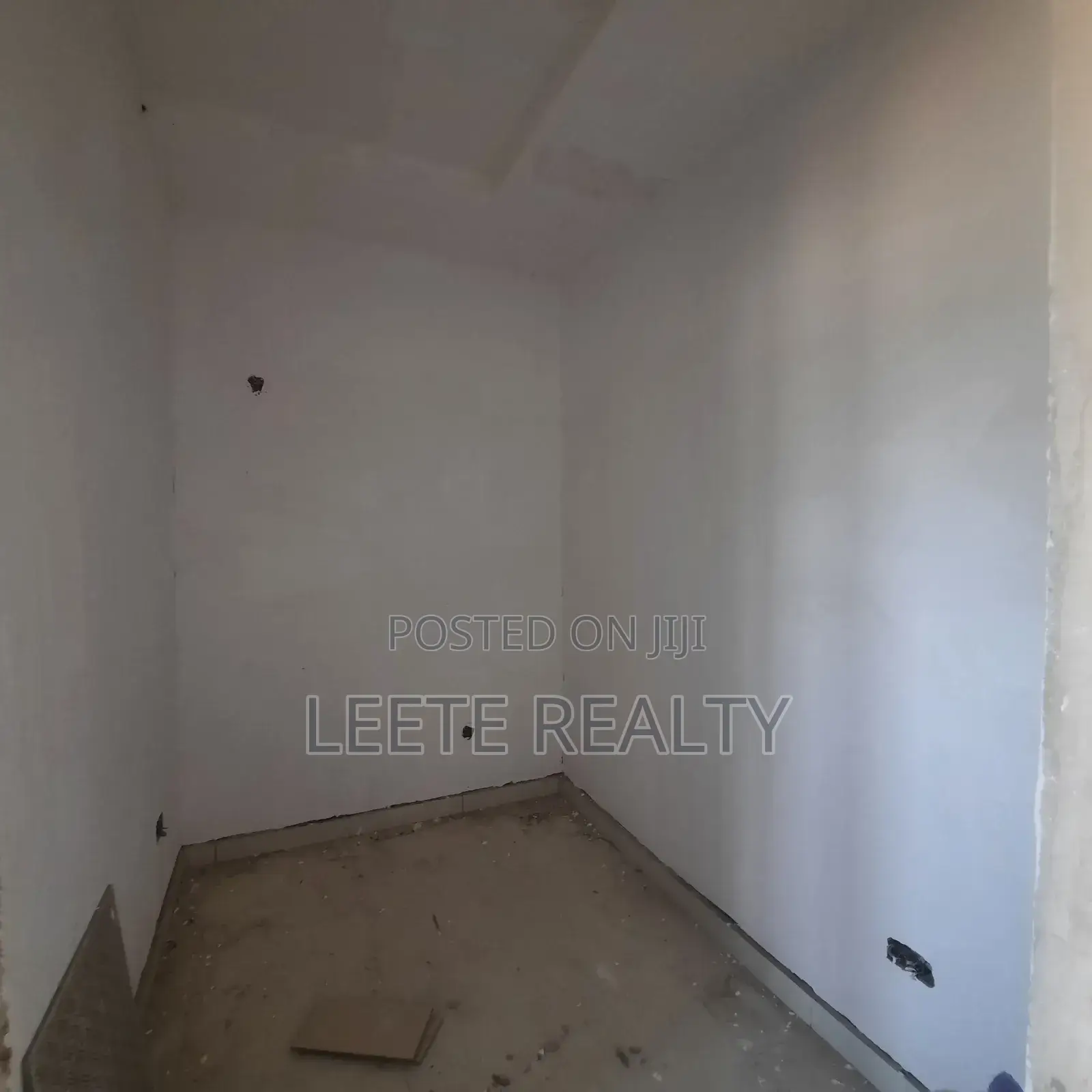 4bdrm Townhouse/Terrace in Jahi for sale