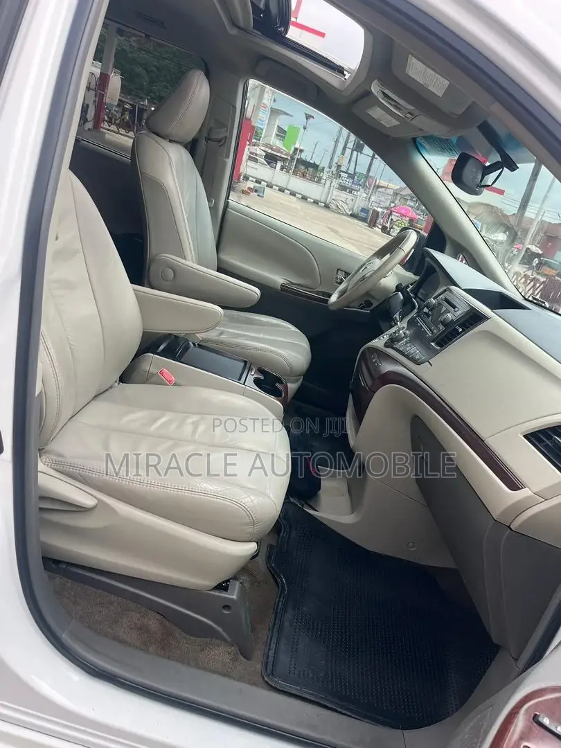 Toyota Sienna XLE 7 Passenger 2011 White