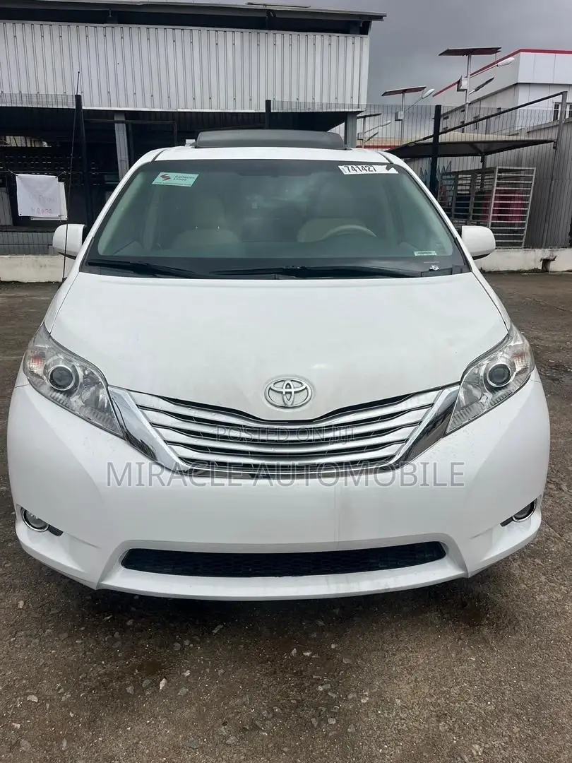Toyota Sienna XLE 7 Passenger 2011 White