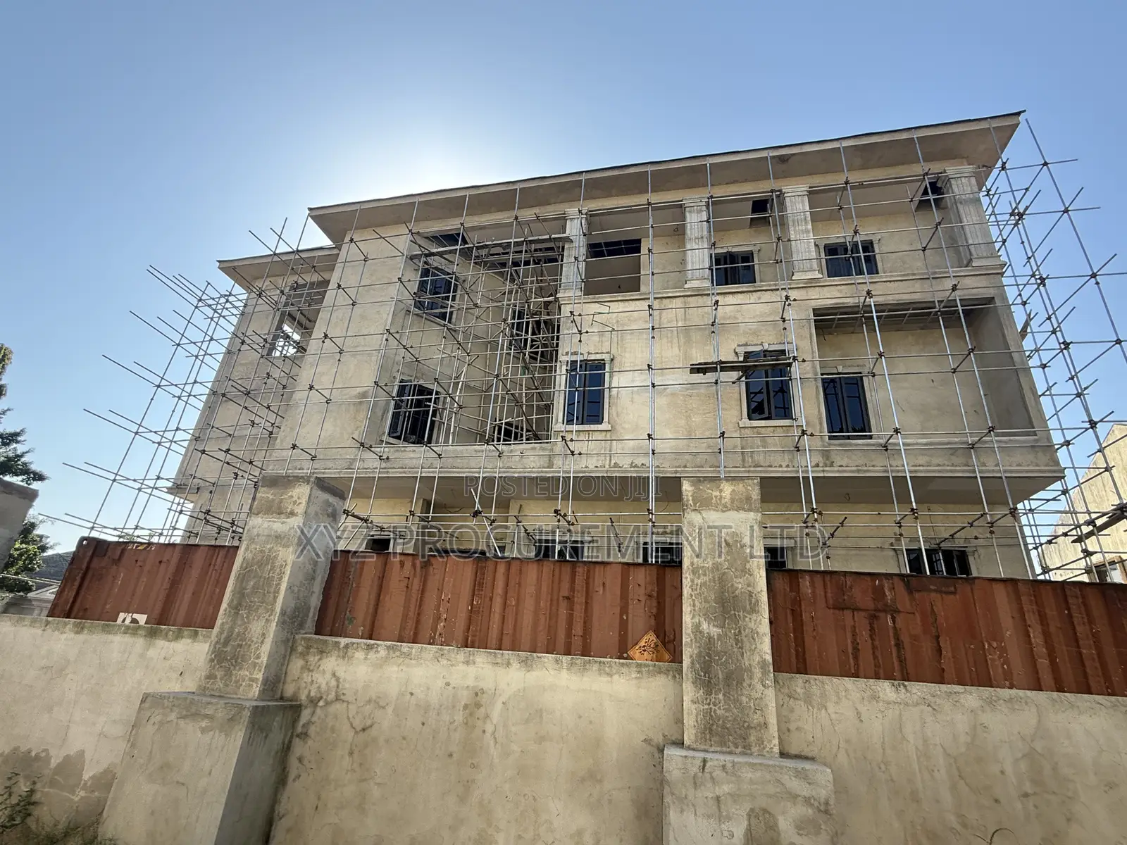 13bdrm Mansion in Maitama for sale