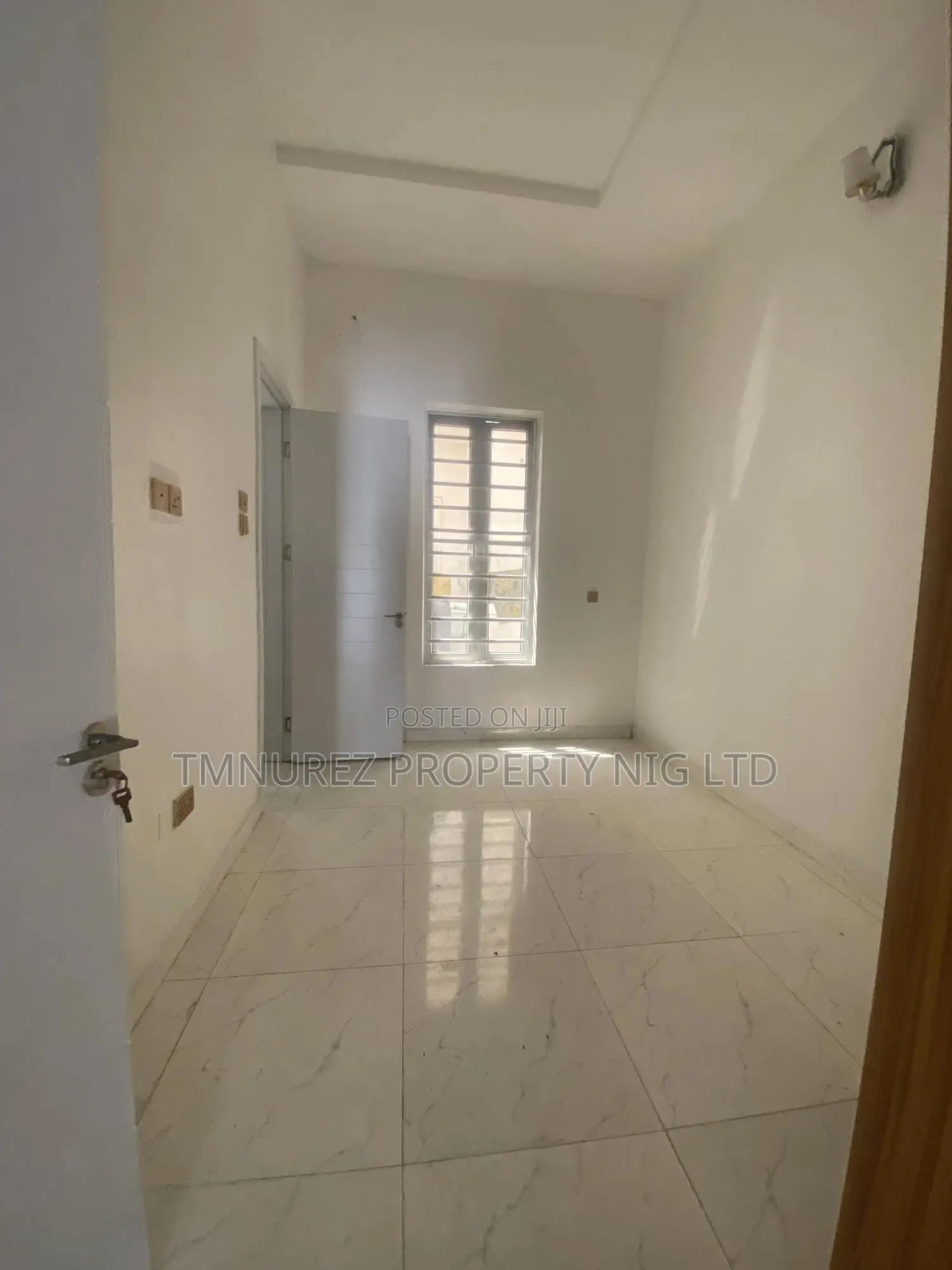 4bdrm Duplex in Chevron for rent