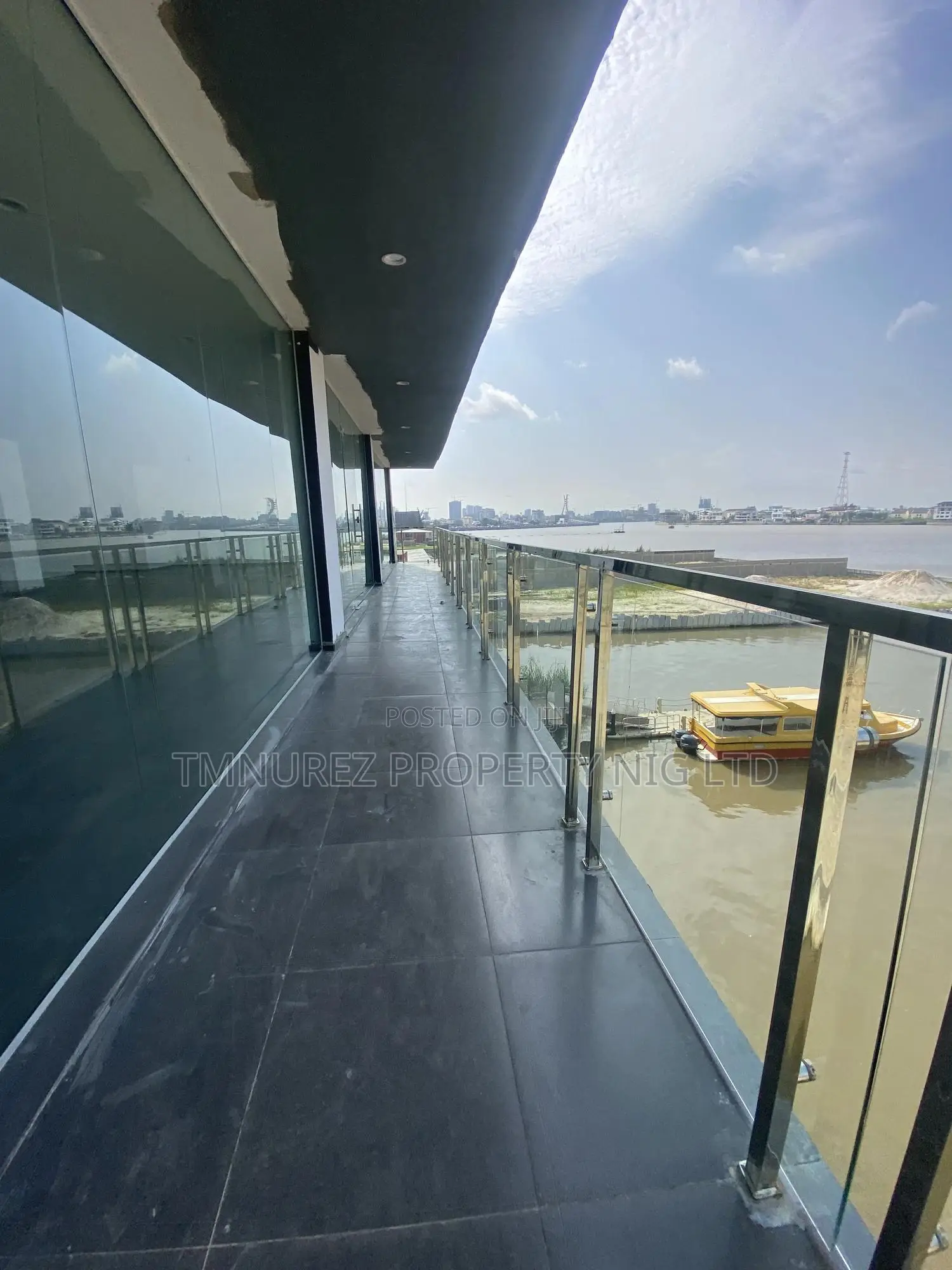 Big Showroom For Rent At Lekki Phase1