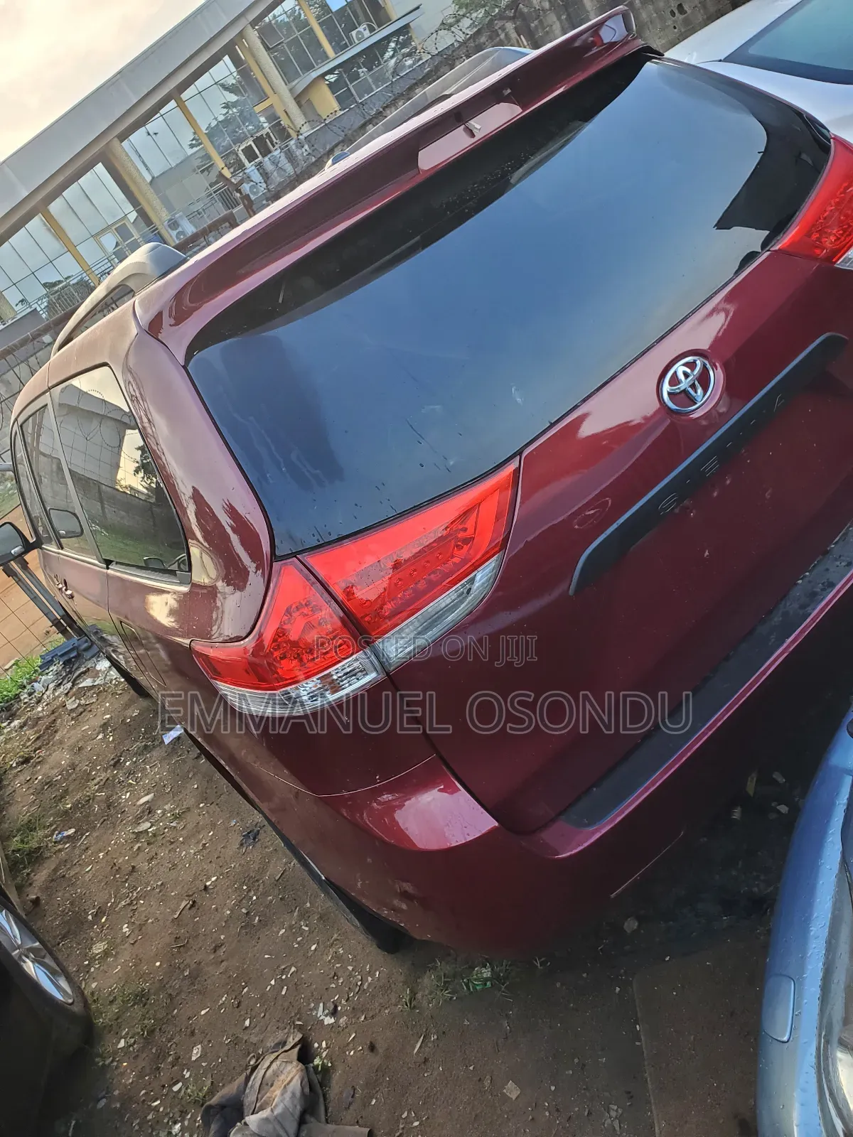 Toyota Sienna 2010 Red