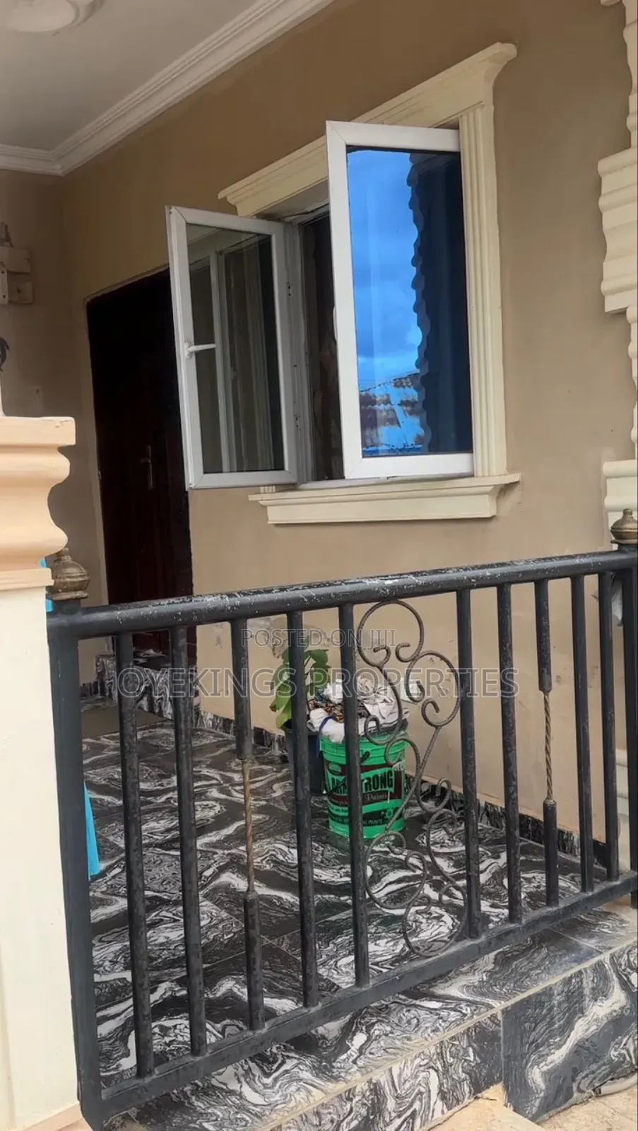 3bdrm Block of Flats in Commodore, Akala Express for sale