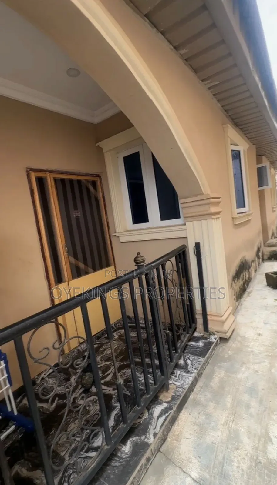 3bdrm Block of Flats in Commodore, Akala Express for sale