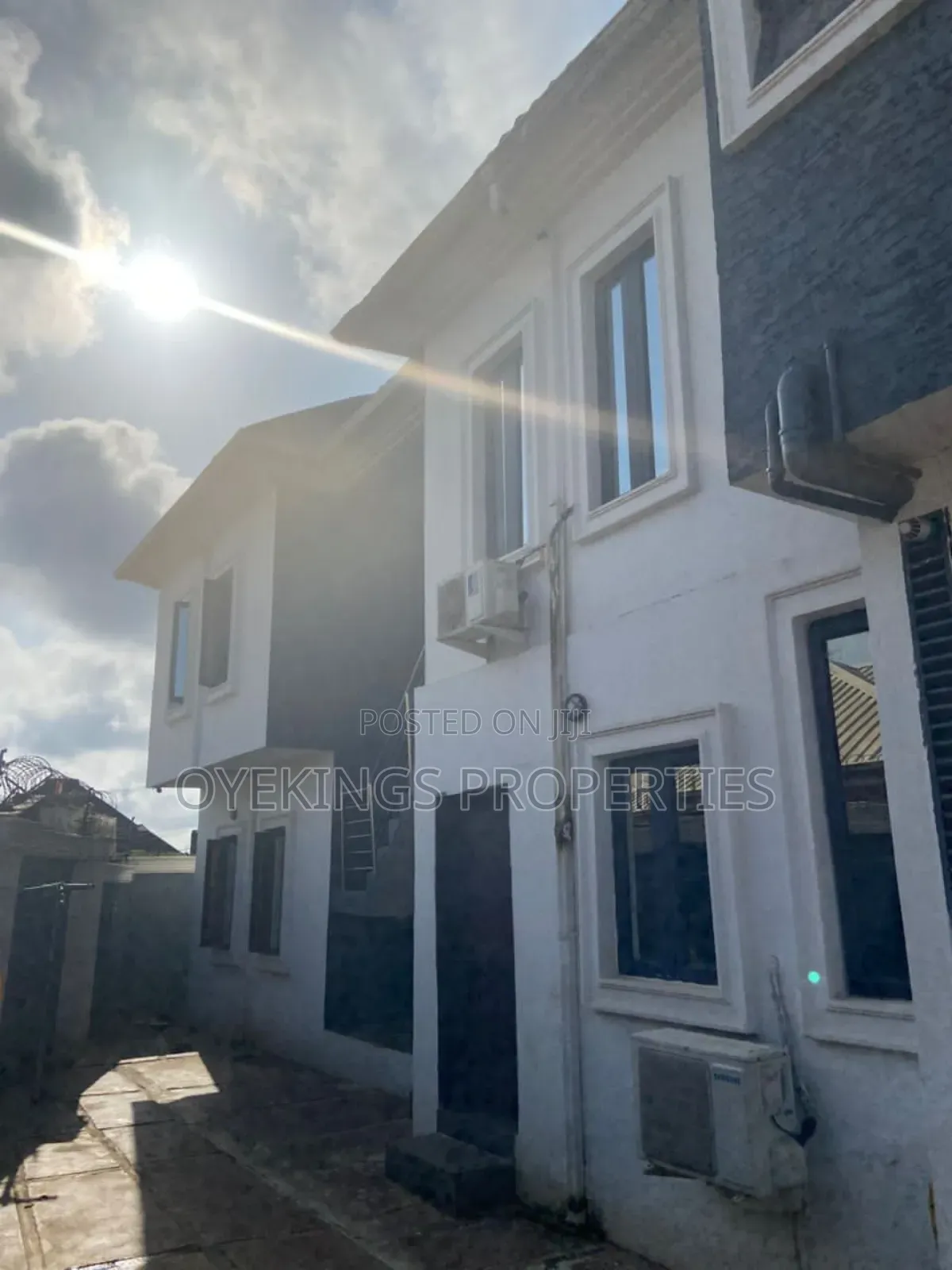 2bdrm Block of Flats in Oreofe, Akala Express for rent