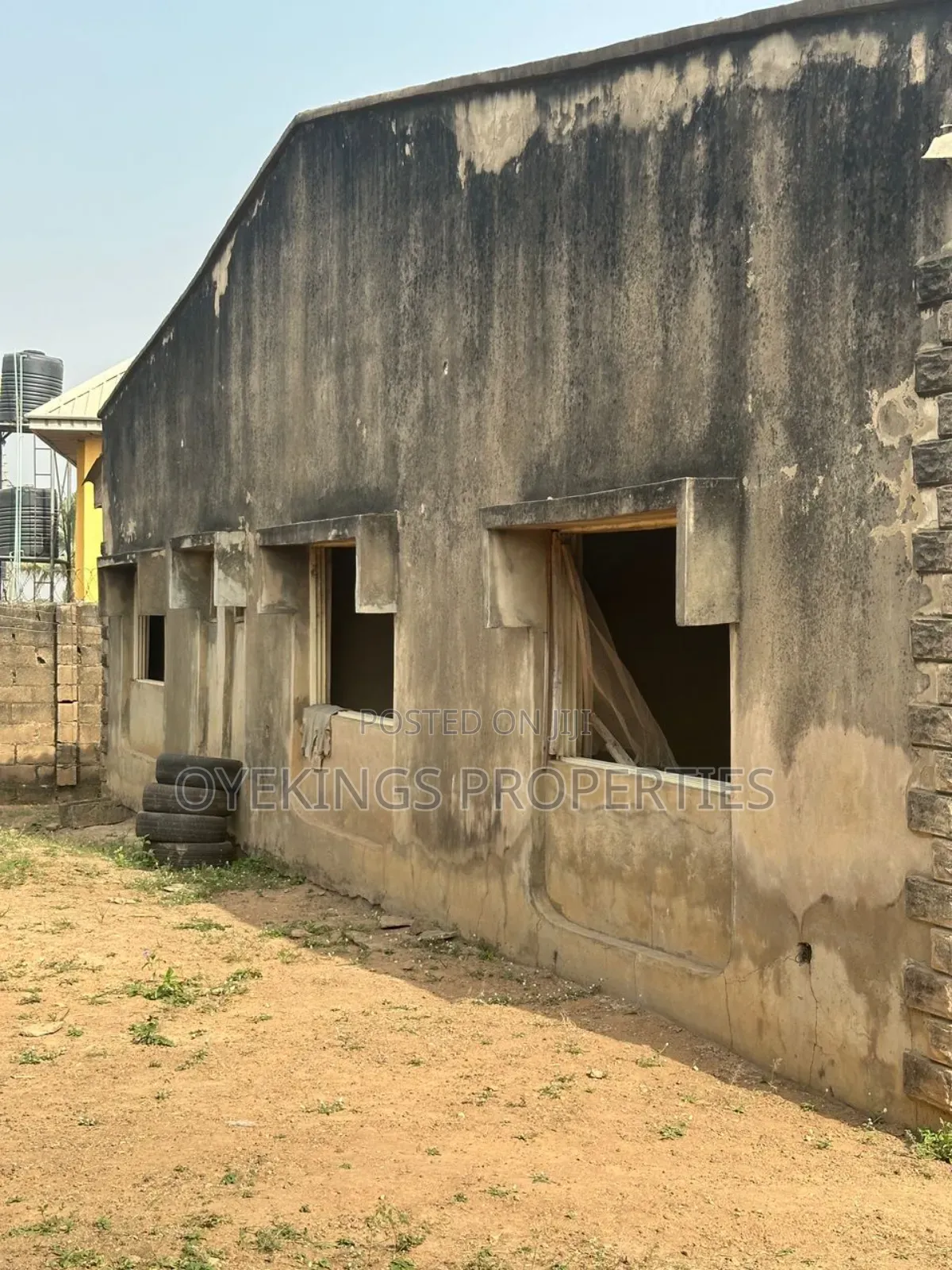 5bdrm Bungalow in New Airport Road, Akala Express for sale