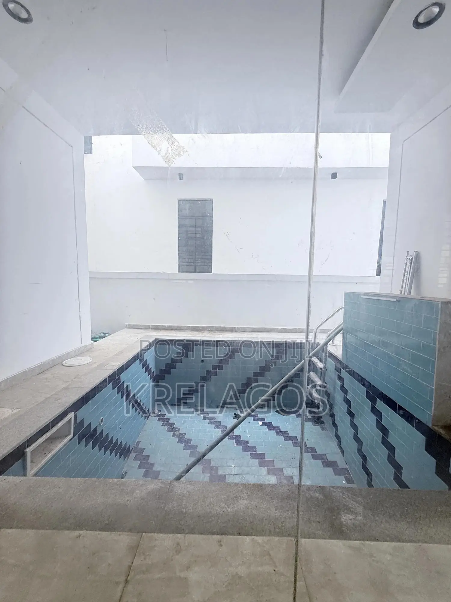 5bdrm Duplex in Orchid, Chevron for sale