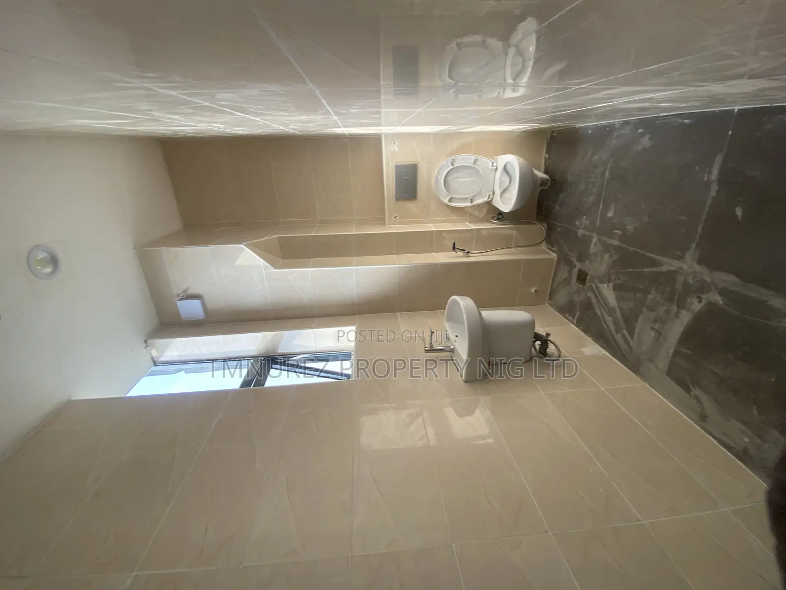 Showroom for Rent at Lakowe