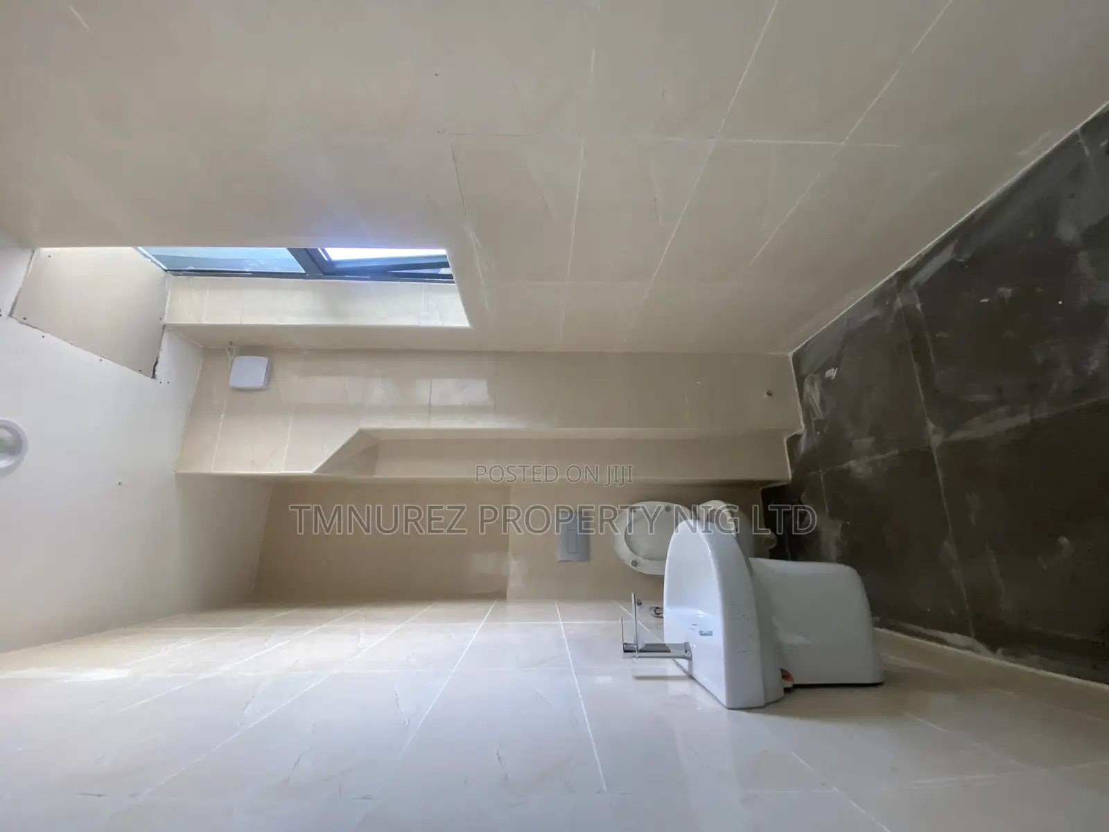 Showroom for Rent at Lakowe