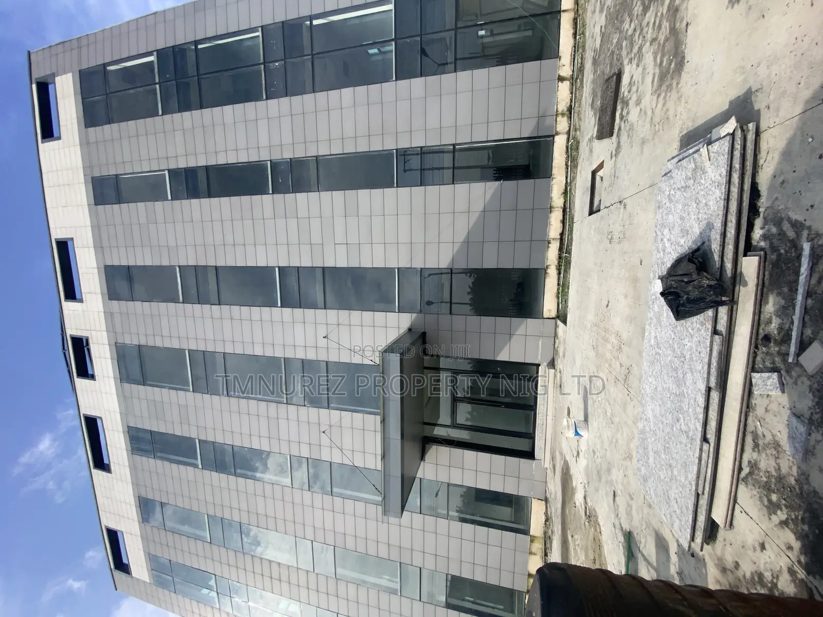 Showroom for Rent Facing Lekki Epe
