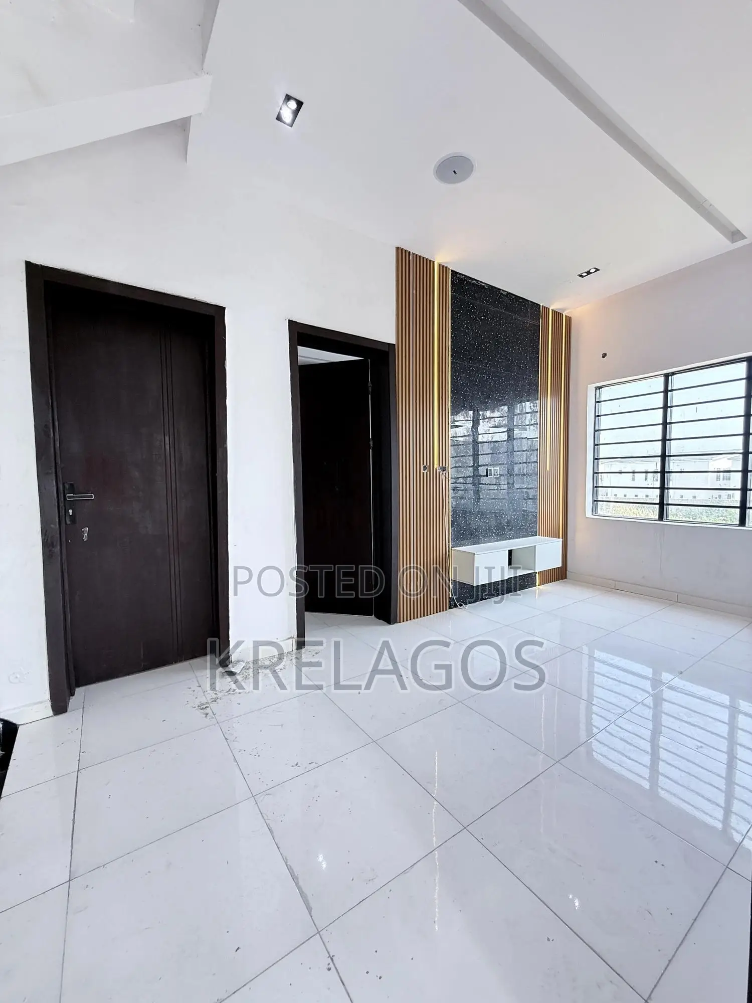 5bdrm Duplex in Orchid, Chevron for sale