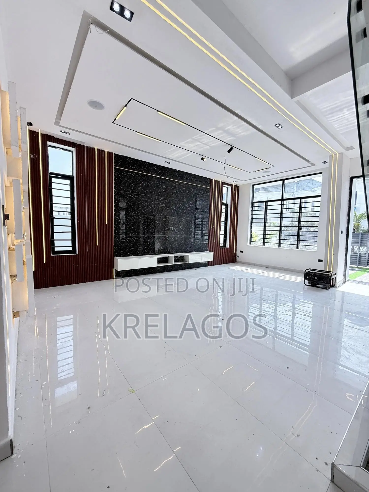 5bdrm Duplex in Orchid, Chevron for sale