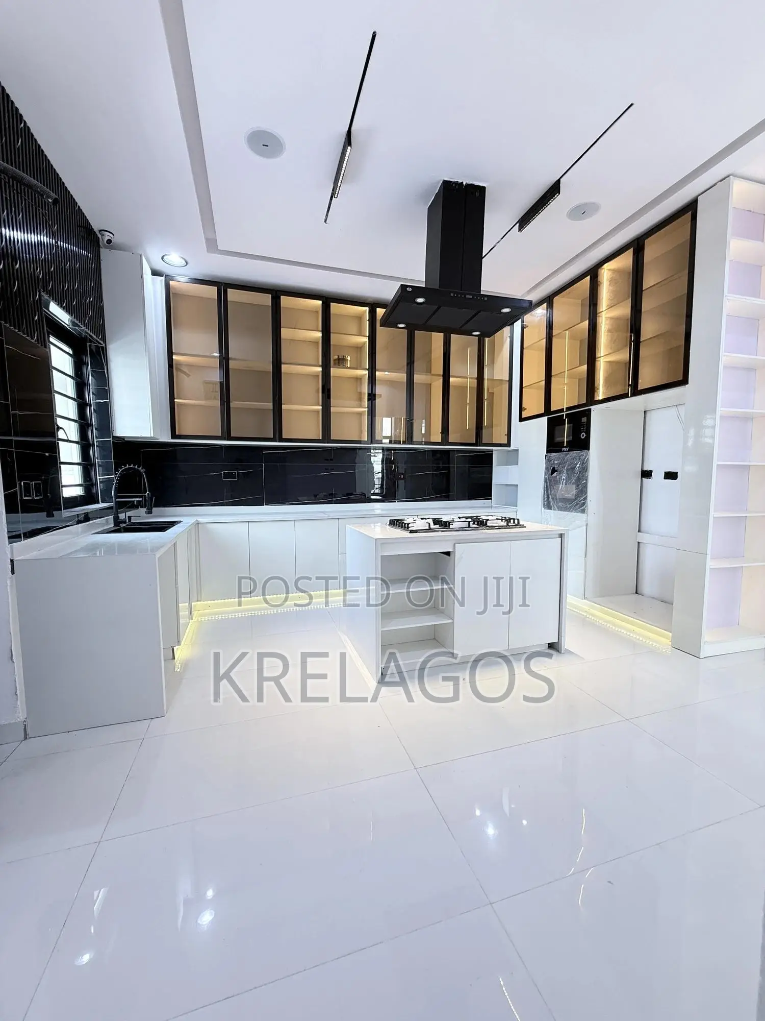 5bdrm Duplex in Orchid, Chevron for sale
