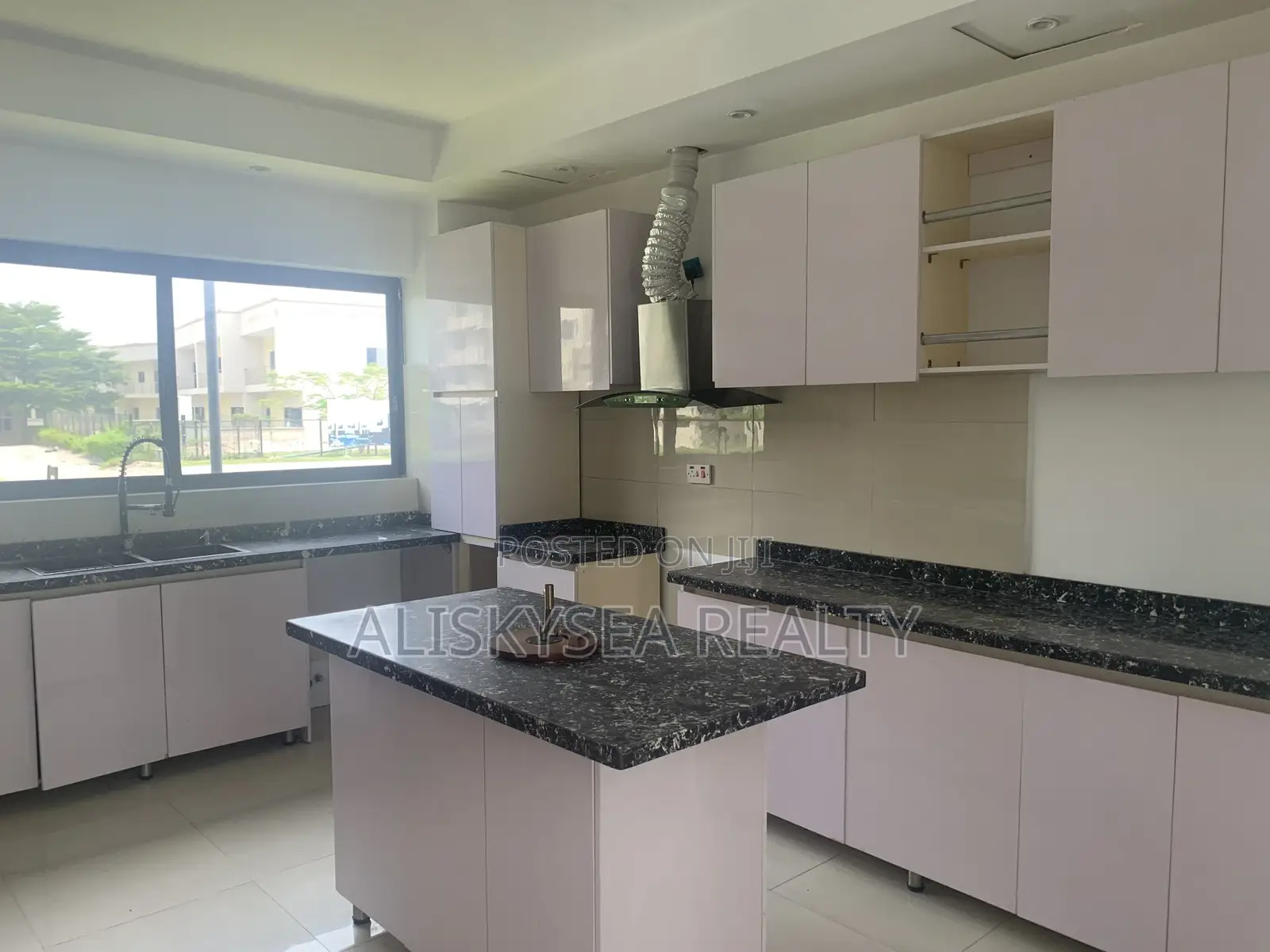 2bdrm Duplex in Lakowe Golf for rent