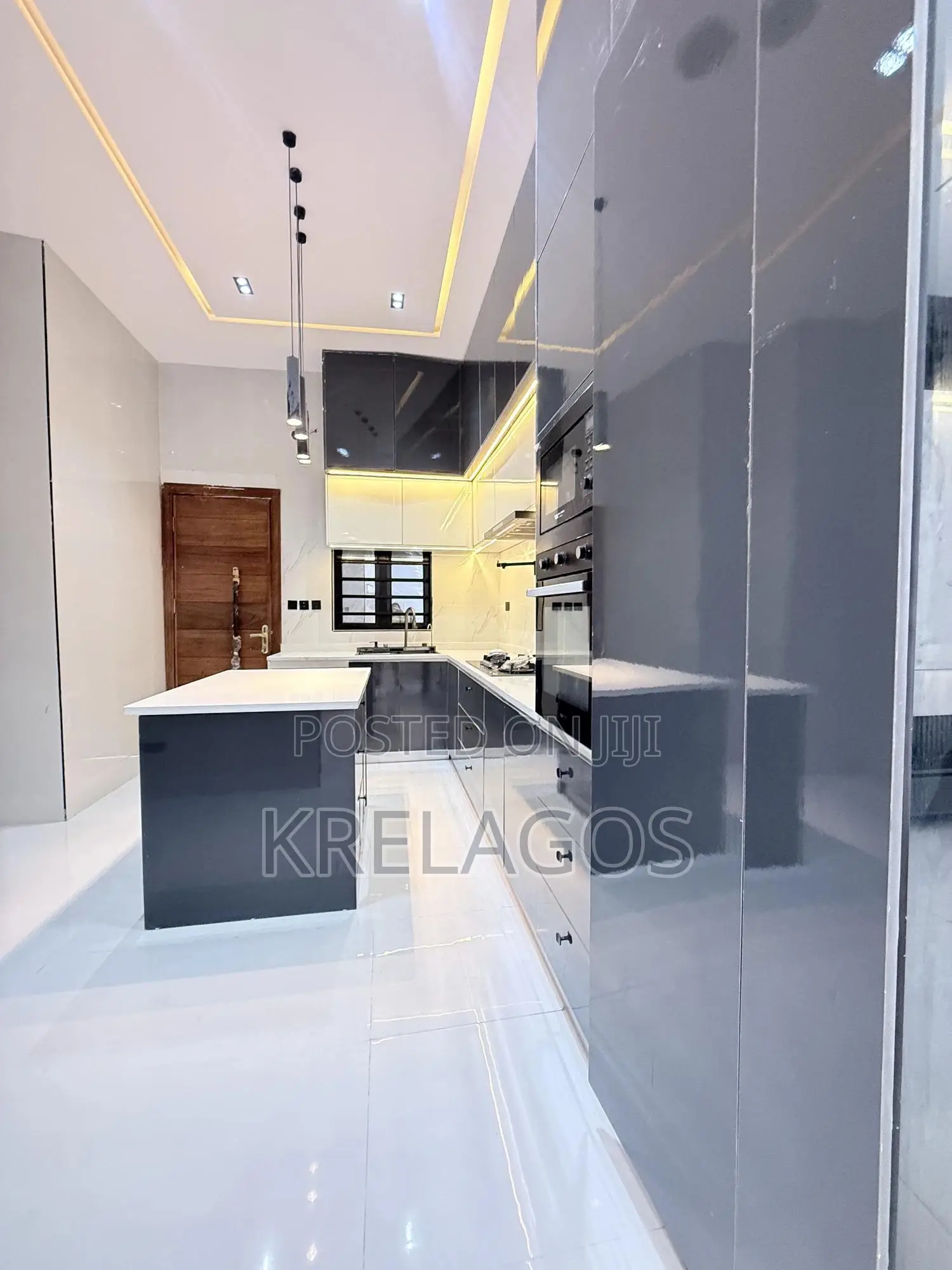 4bdrm Duplex in Orchid, Chevron for sale