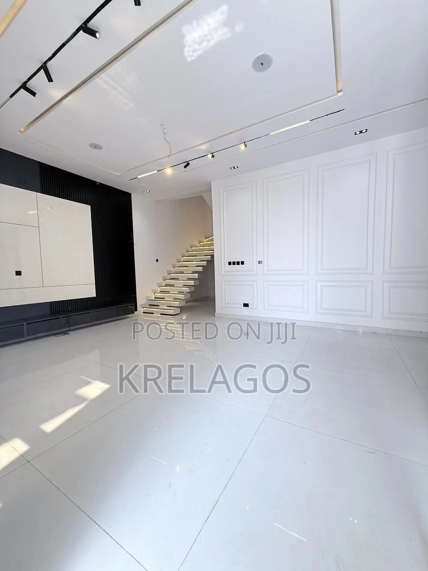 4bdrm Duplex in Orchid, Chevron for sale