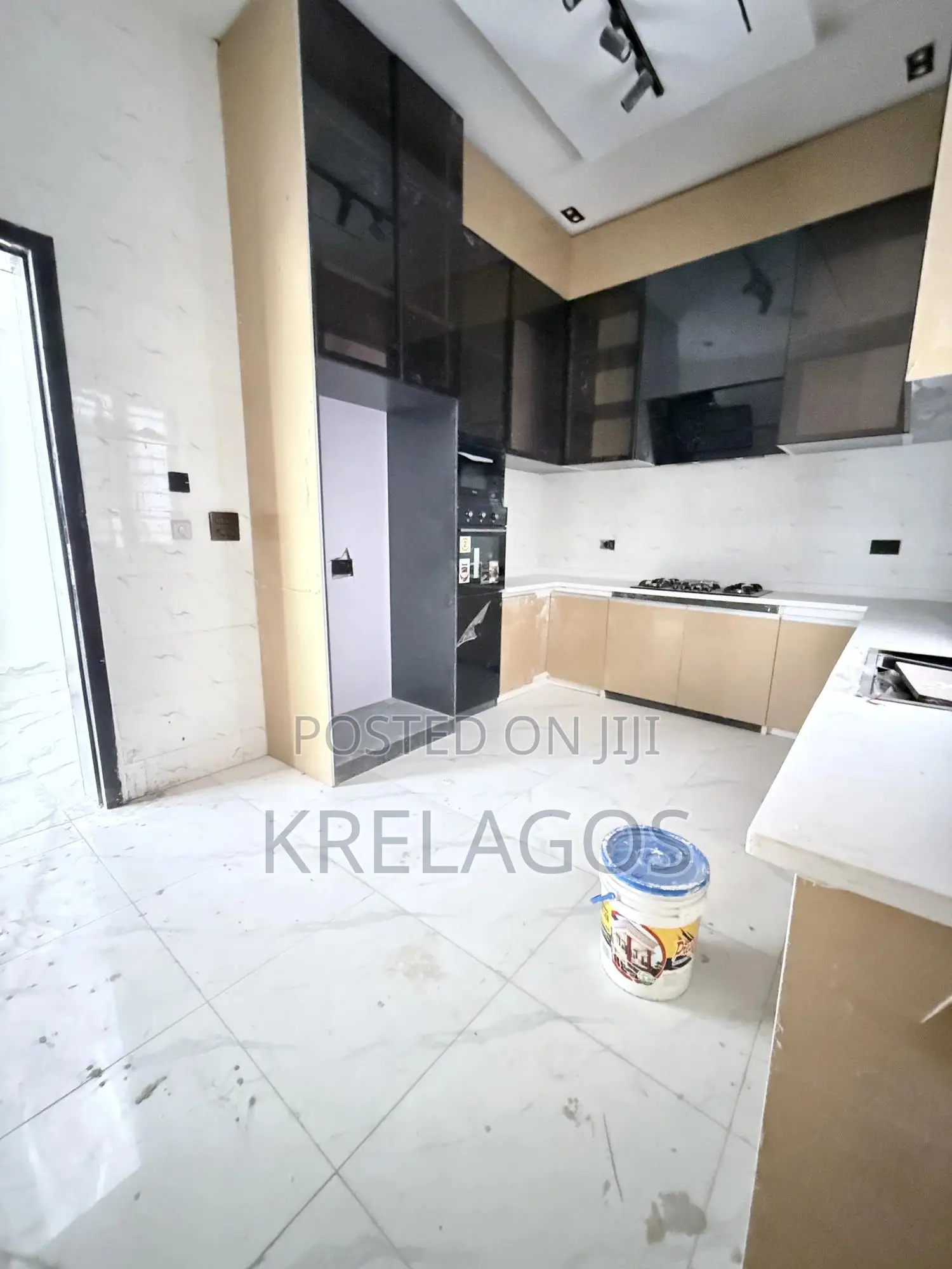 5bdrm Duplex in Orchid, Chevron for sale