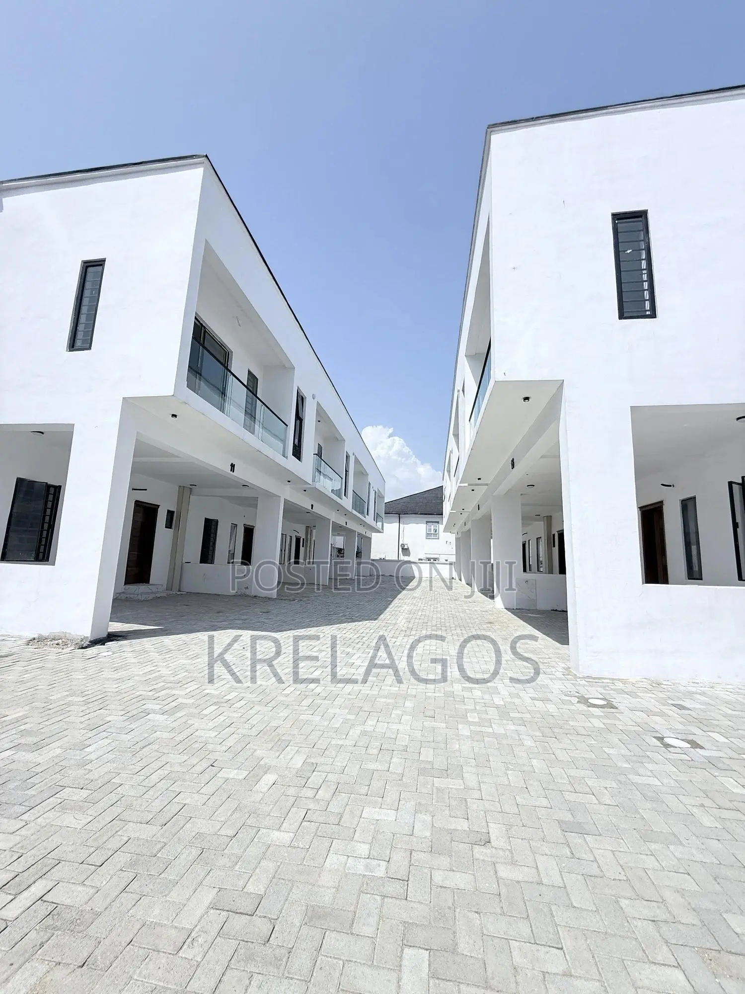 4bdrm Duplex in Orchid, Chevron for sale
