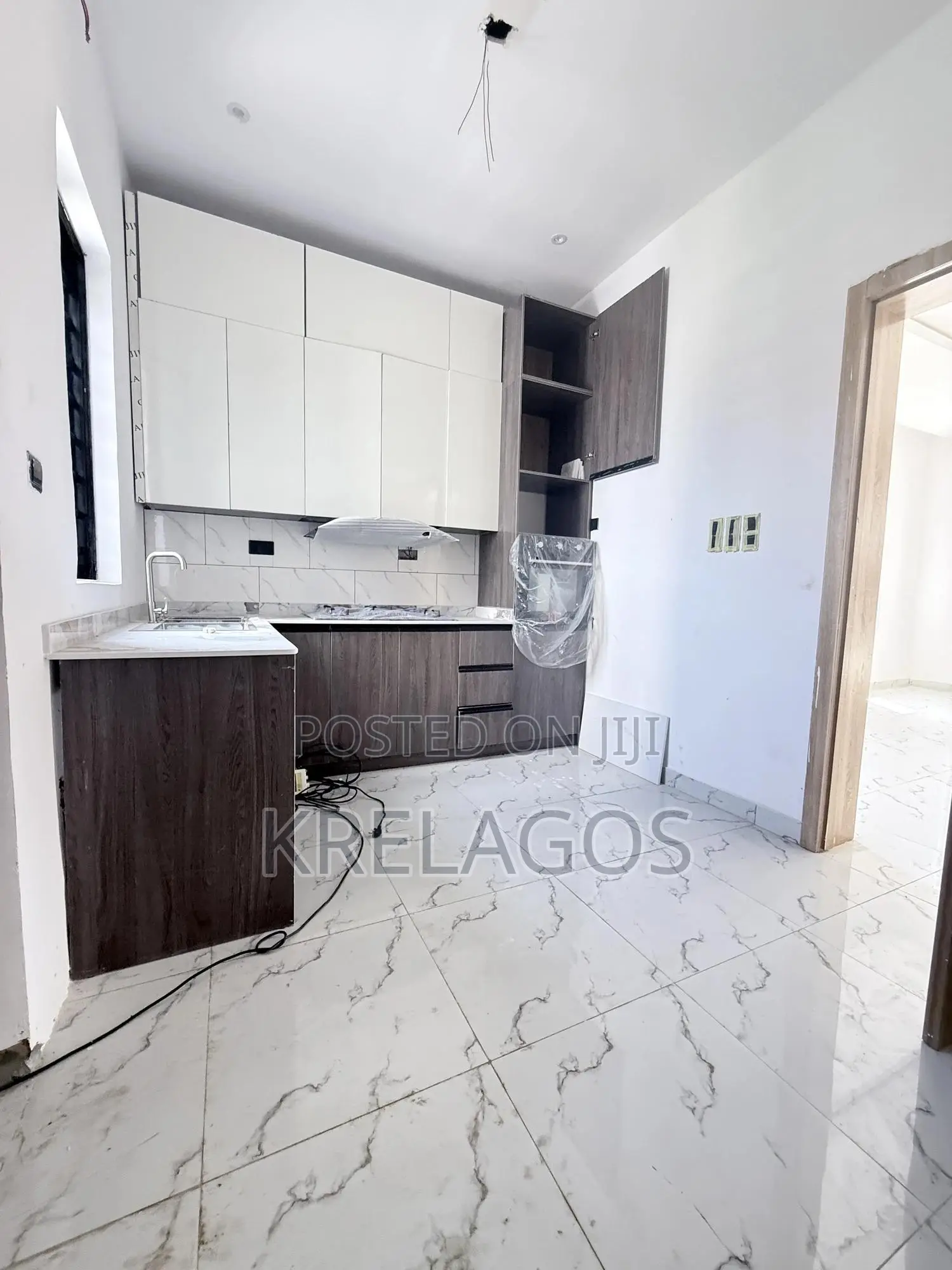 4bdrm Duplex in Orchid, Chevron for sale