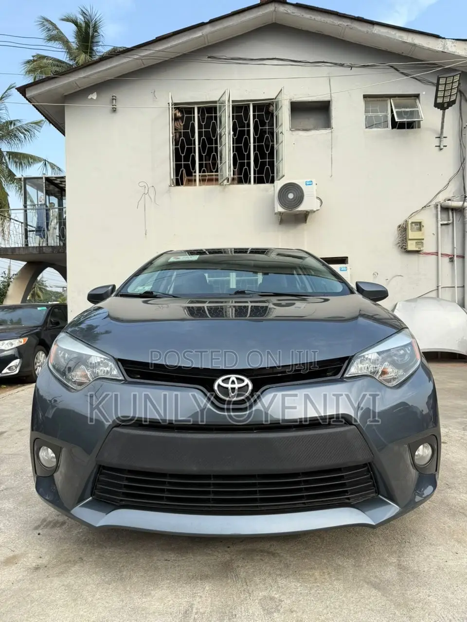 Toyota Corolla LE Premium 4dr Sedan (1.8L 4cyl CVT) 2015 Gray