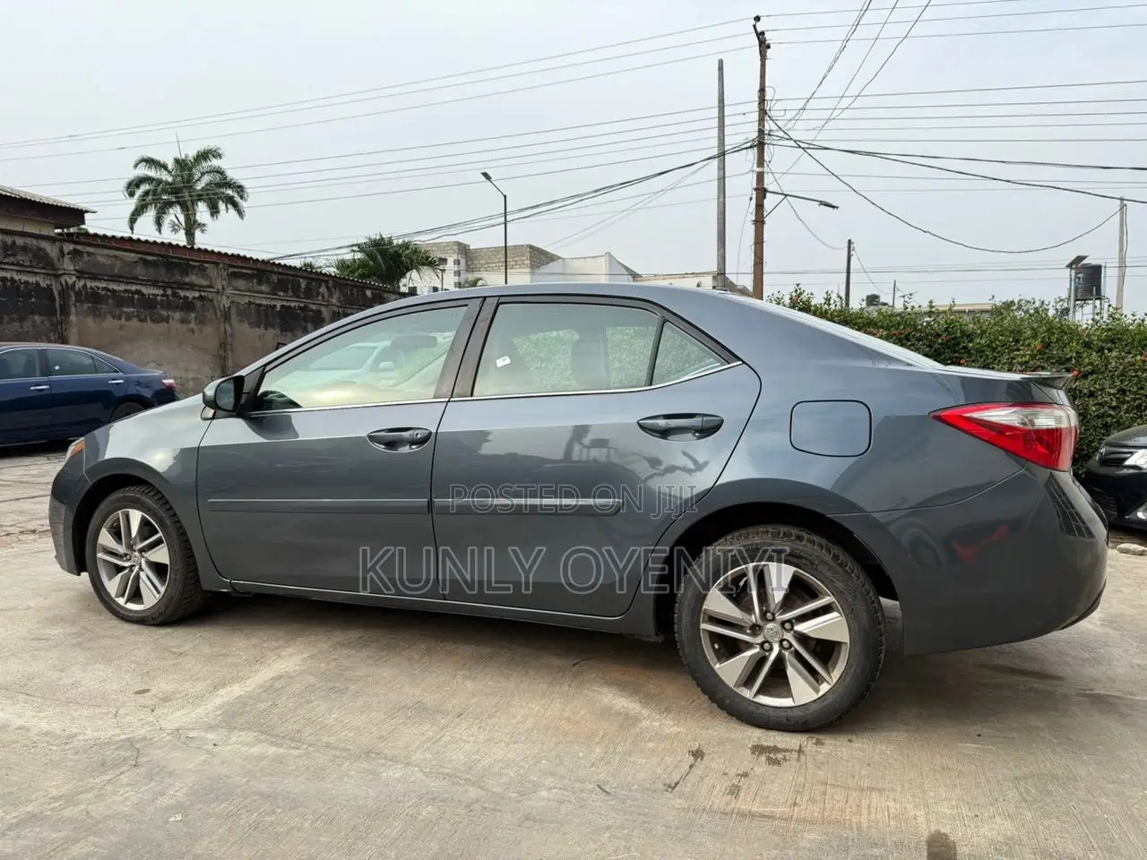 Toyota Corolla LE Premium 4dr Sedan (1.8L 4cyl CVT) 2015 Gray