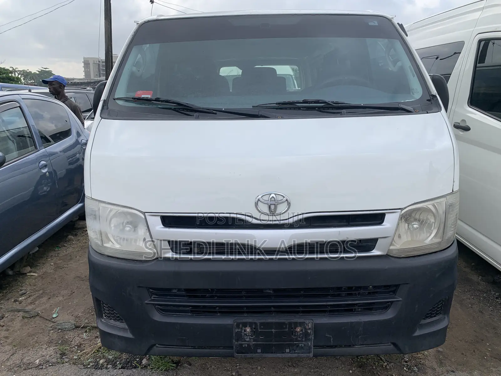 Toyota HiAce 2014 White