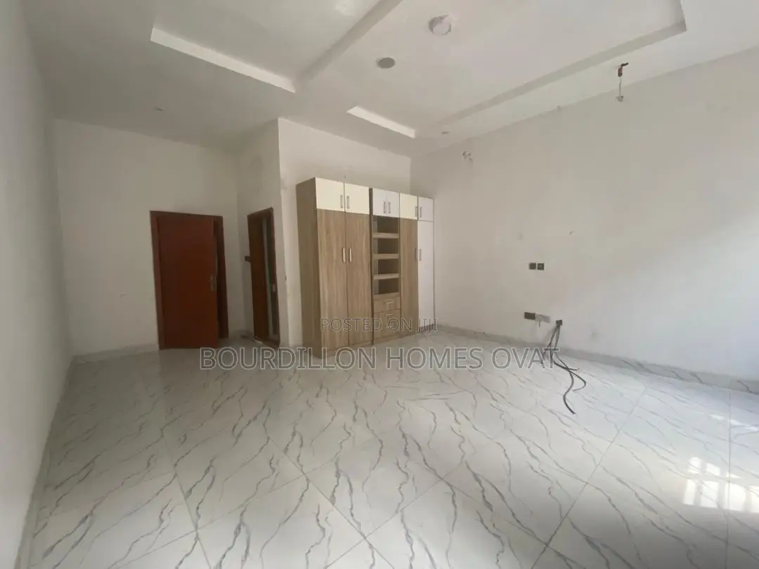 4bdrm Duplex in Harris Drive By Vgc for rent