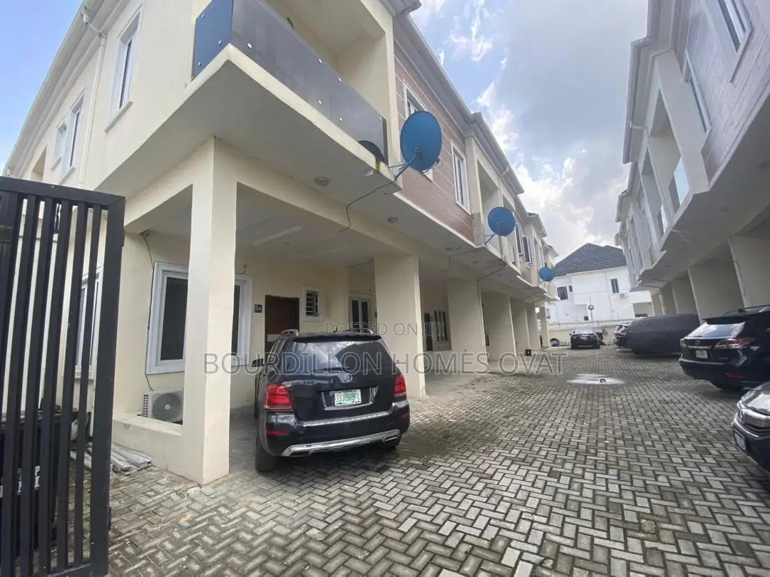 4bdrm Duplex in Harris Drive By Vgc for rent