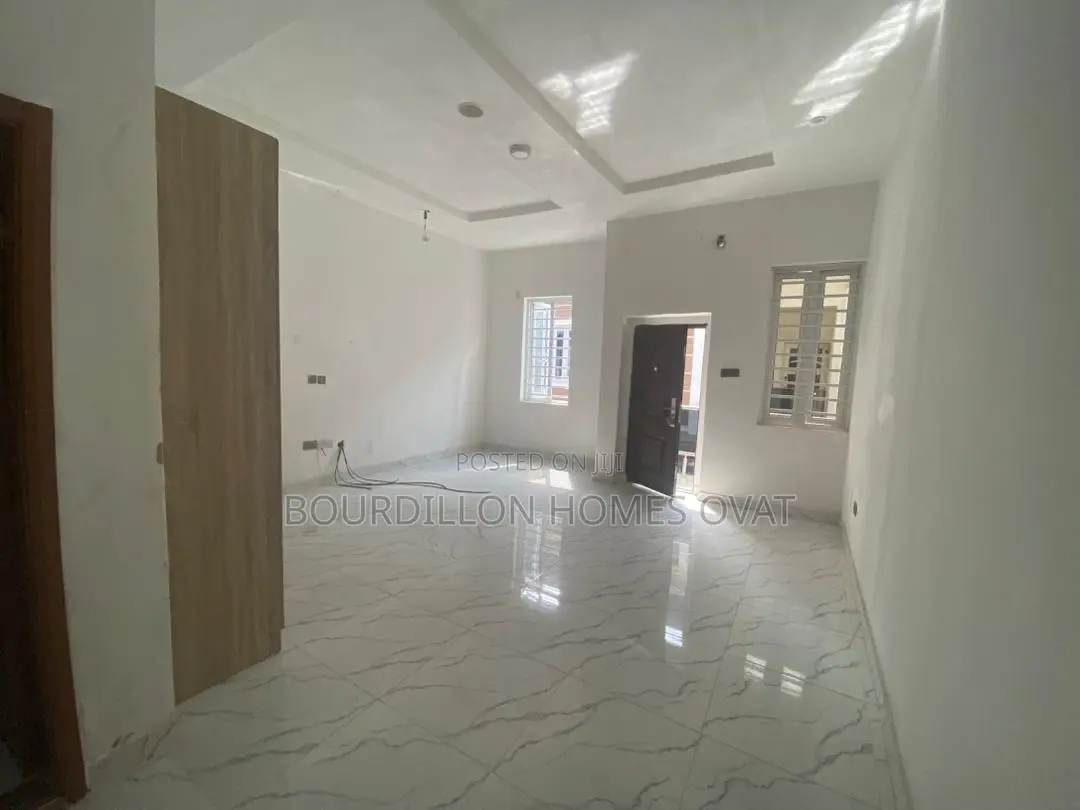 4bdrm Duplex in Harris Drive By Vgc for rent