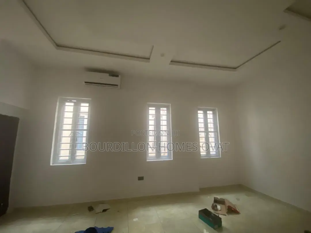 4bdrm Duplex in Harris Drive By Vgc for rent