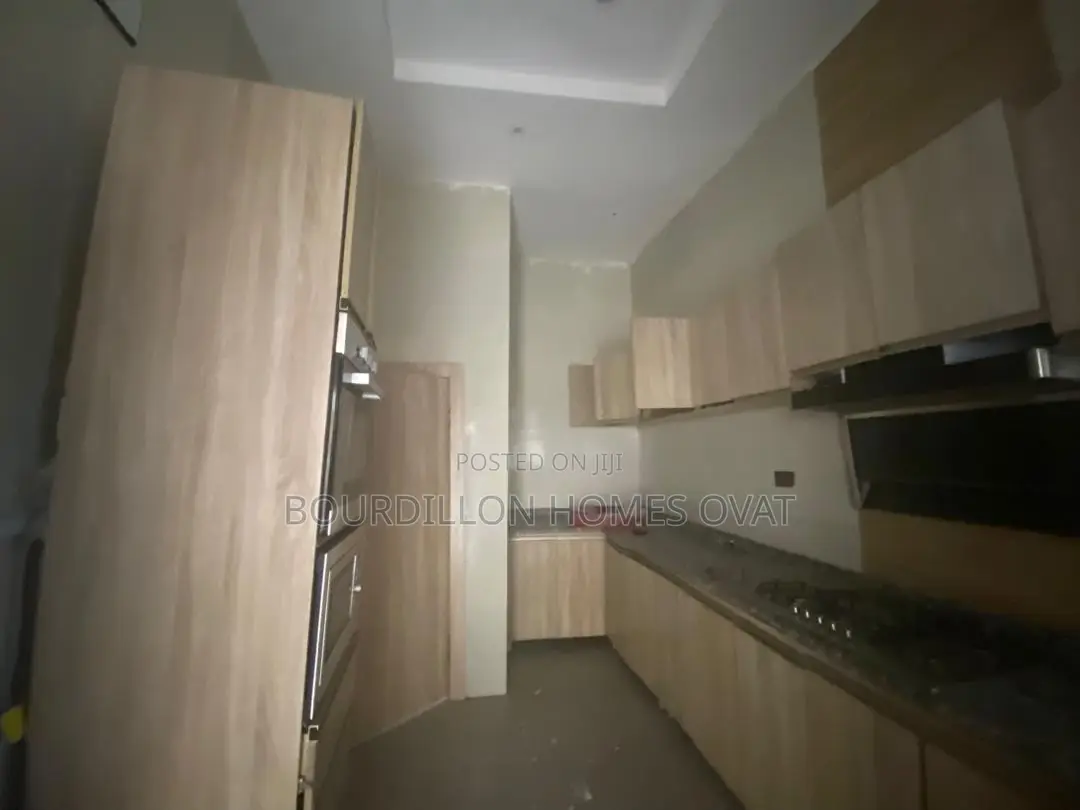 4bdrm Duplex in Harris Drive By Vgc for rent