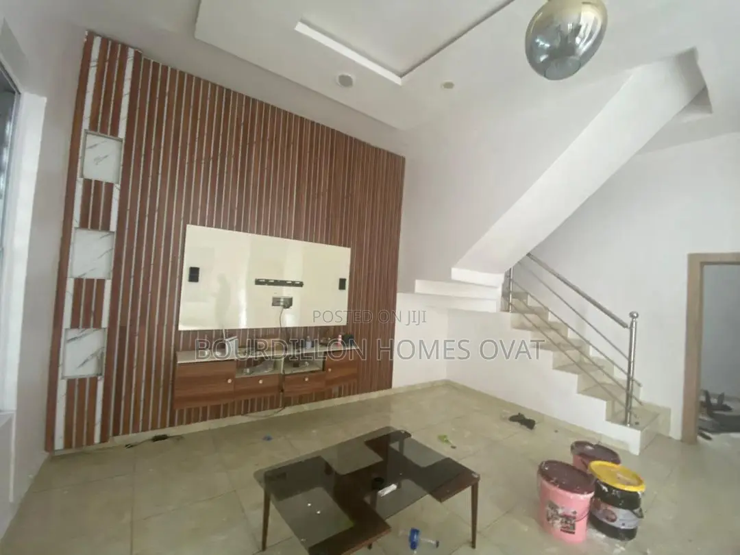 4bdrm Duplex in Harris Drive By Vgc for rent