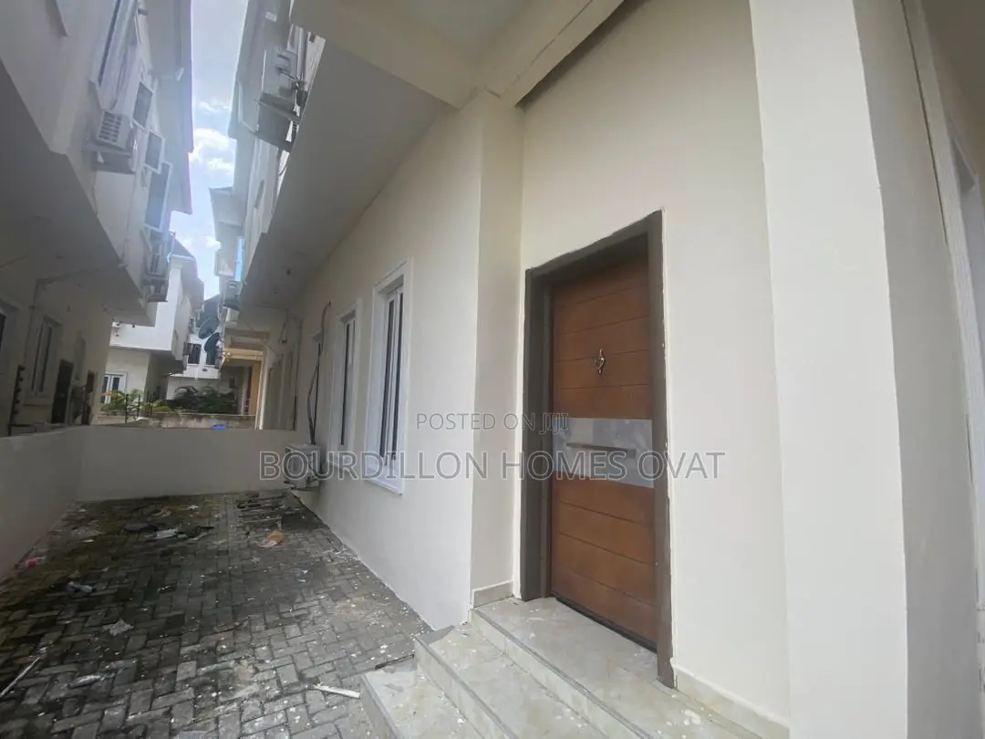 4bdrm Duplex in Harris Drive By Vgc for rent