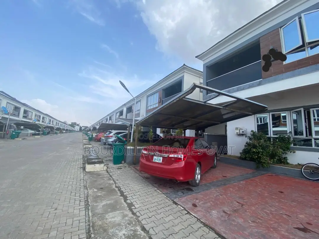 4bdrm Duplex in Lekki for sale