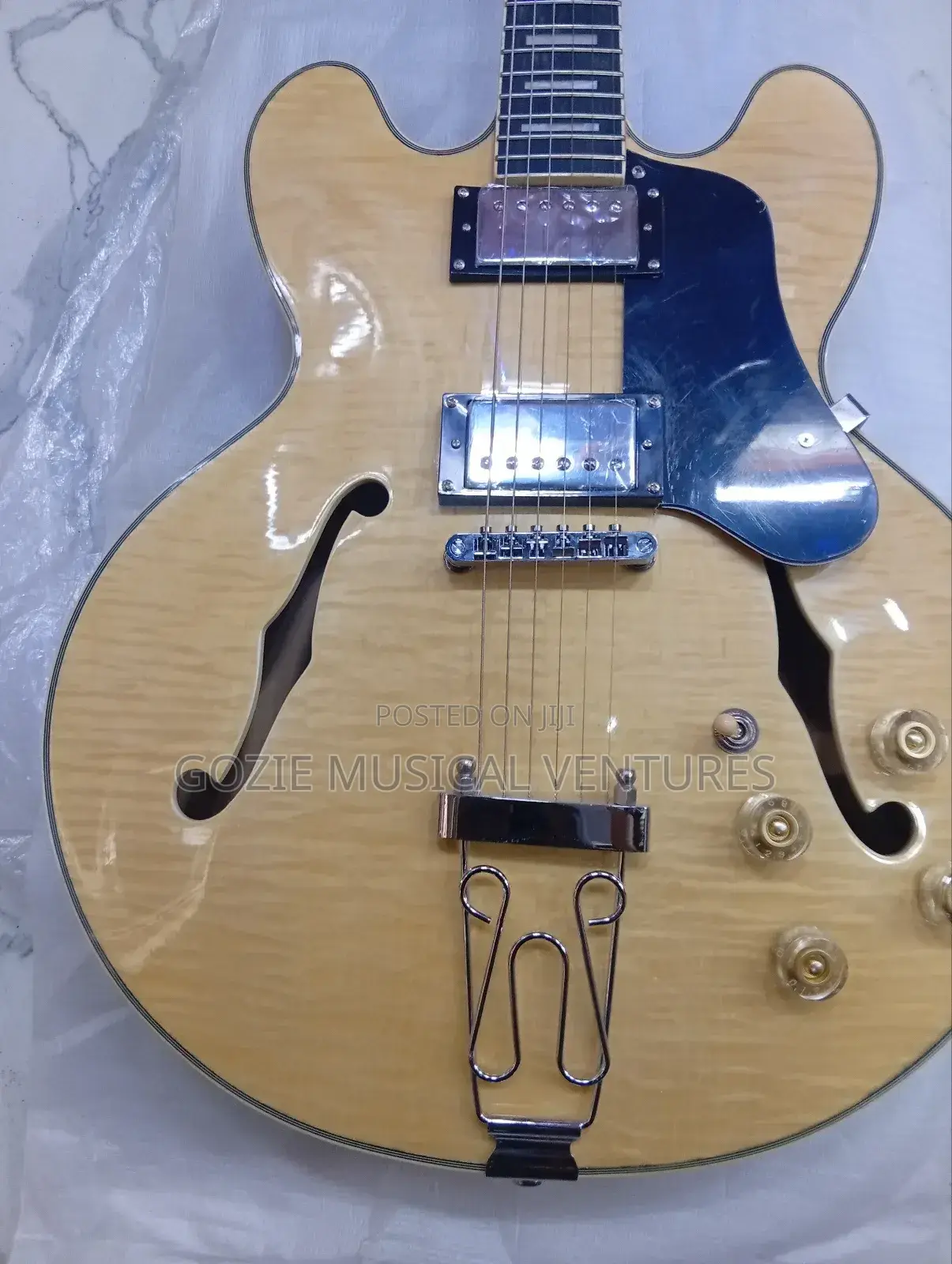 Ultimate Japan Semi Hollow Body Electric Guitar