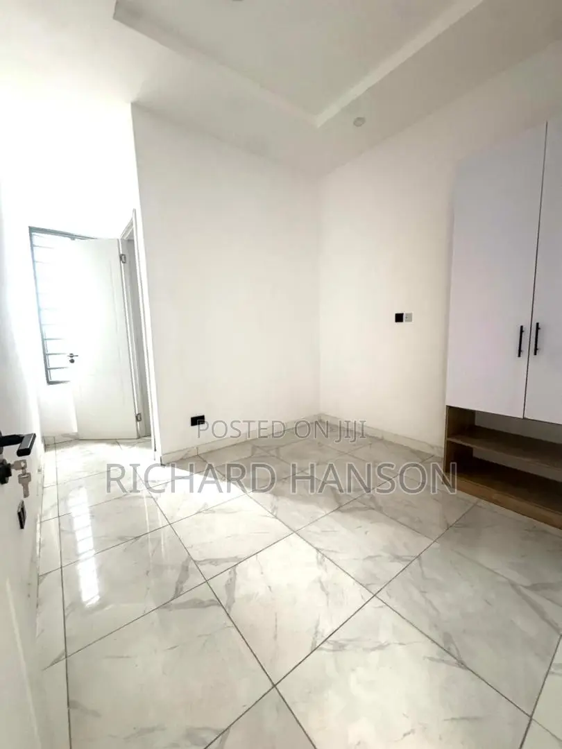 4bdrm Duplex in Thomas Estate for sale